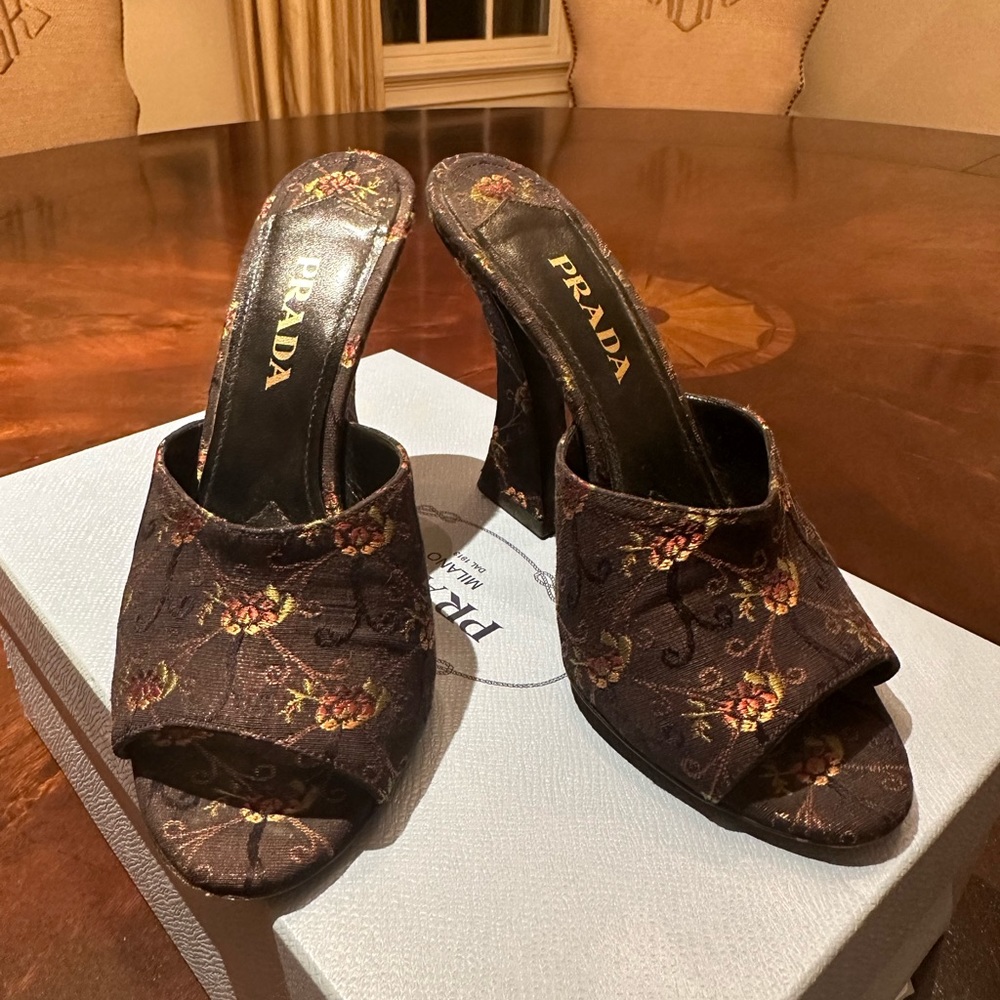 Prada floral silk black brocade mule sandals-size 7.5 - Picture 2 of 5